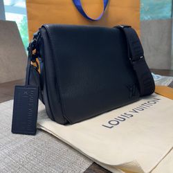 Louis Vuitton Crossbody – Like New! $2000 (Negotiable)