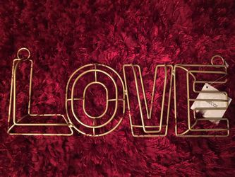 Wire hanging LOVE sign
