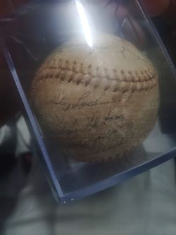 AUTOGRAPHED BASEBALL -LEGIT