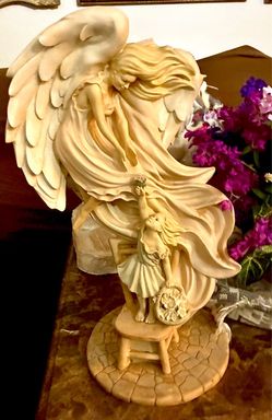 "A Little Closer to Heaven, Light"Angels Collection United Design Statue #4268