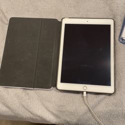 iPad Air 2 64gb With 2 Cases 