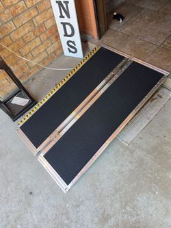 Foldable and portable Wheelchair Ramp 4FT