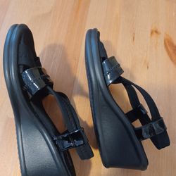 New Skecher Wedge Sandals Women's 9