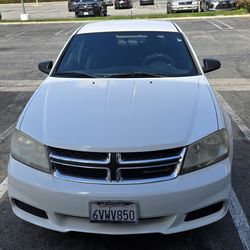 Excellent condition 2012 Dodge Avenger SE