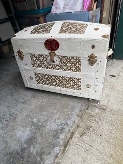Early 1900 steamer trunk