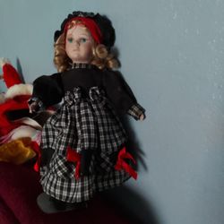 MSc Dolls And Nic Nacs