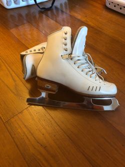 Girls figure skates size 4