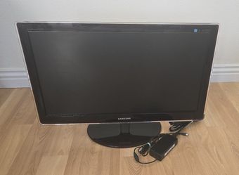 27" Samsung SyncMaster P2770HD 1080p HD LCD Television / Computer Monitor.
