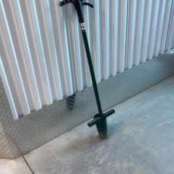 Hound Dog Bulb Planter Tool 