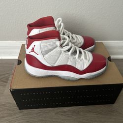 Jordan 11 Cherry🍒 Boys size 6