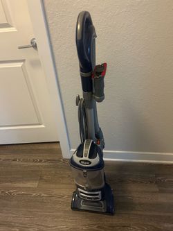 Shark Navigator Lift-Away Deluxe Vacuum