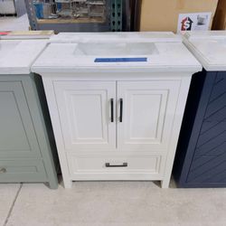 Brand New 30 in. W x 22 in. D Single Sink Bath Vanity in White with White Top $449 