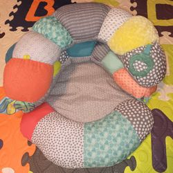 Infantino 2-in-1 Tummy Time & Seated Support - for Newborns and Older Babies, with Detachable Support Pillow and Toys, for Development of Strong Head 