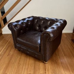 GORGEOUS TUFTED LEATHER CHAIR