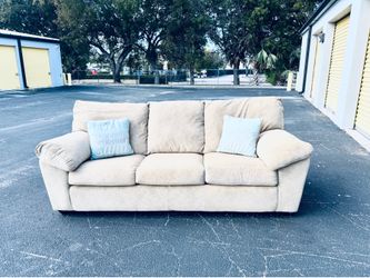 Luxurious Upscale Robb & Stucky Coastal Queen Sleeper Sofa (Mattress Never Used)