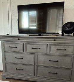 Jerome’s grey 7 drawer dresser