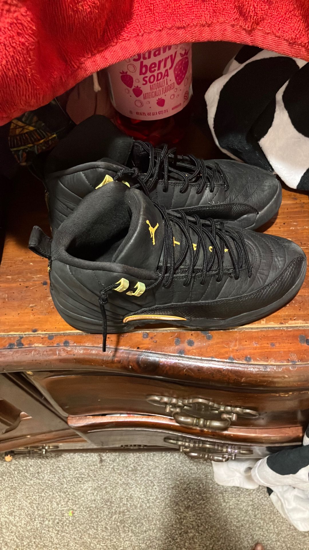 Can’t Fit Them Anymore  Looking to Make Cash Off Of Them If Price Is To Hight Dm Me We Can Talk It Out