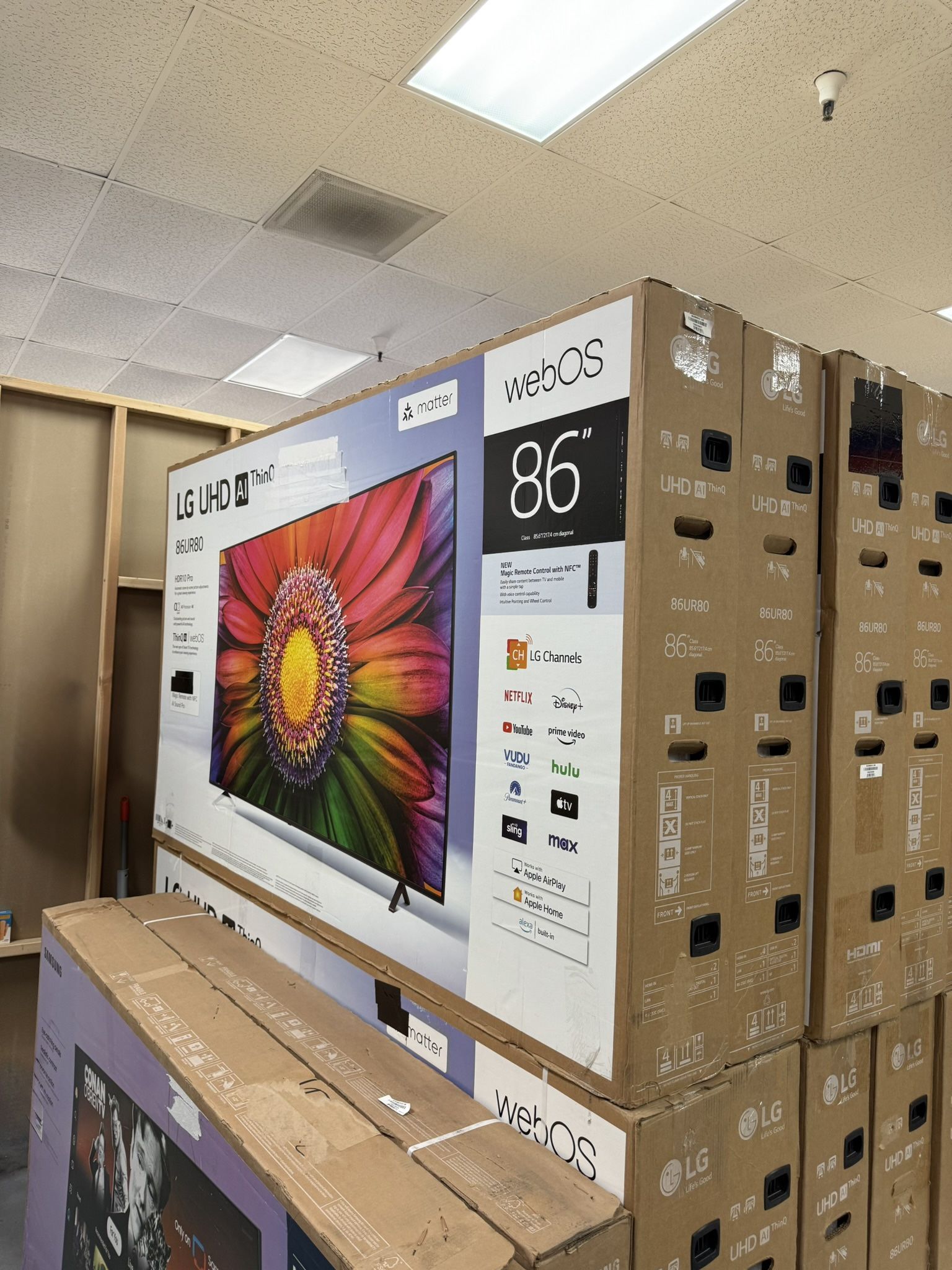 LG 86” UR8000 4K HDR SMART TV