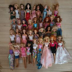~80 Barbie Dolls 