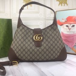 Fashionable women's shoulder bag