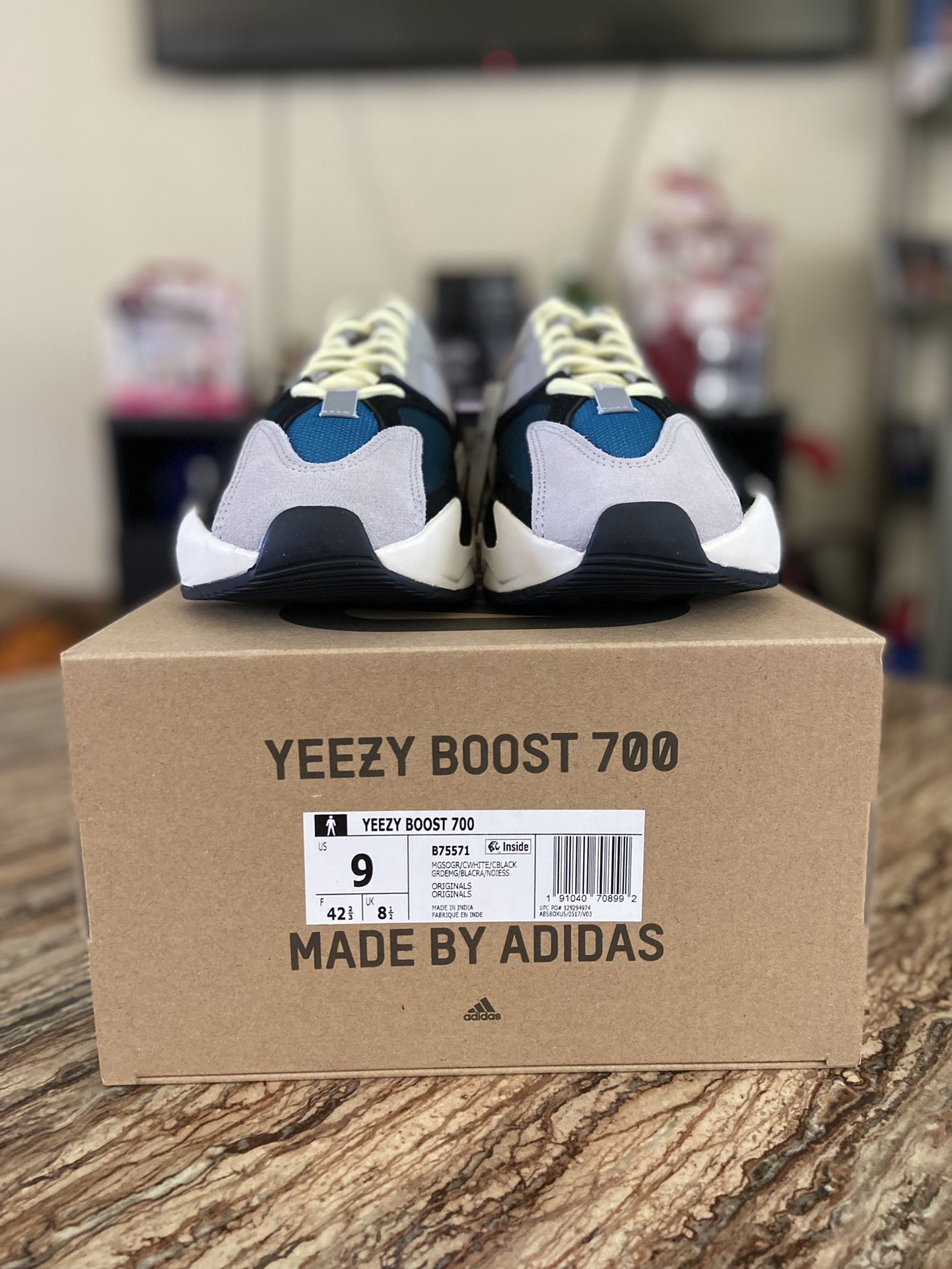 Yeezy 700 - Wave Runners - Sz 9.0 for Sale in Dallas, TX - OfferUp
