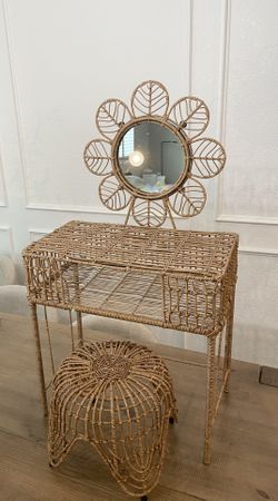 Kids Rattan Vanity Set for ages 3-5 yrs *Excellent Condition *Like New