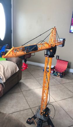 Remote control crane