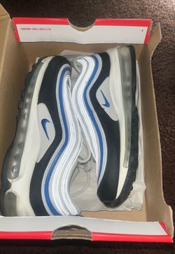 Nikes boys size 5 1/2y