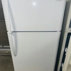 Refrigerator Top Freezer White Frigidaire Newer Model 