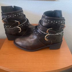 BRAND NEW BELLATORRI BOOTS
