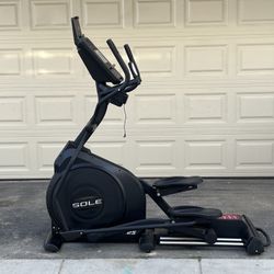 Sole E25 Elliptical Trainer - $300 (Newport Beach)