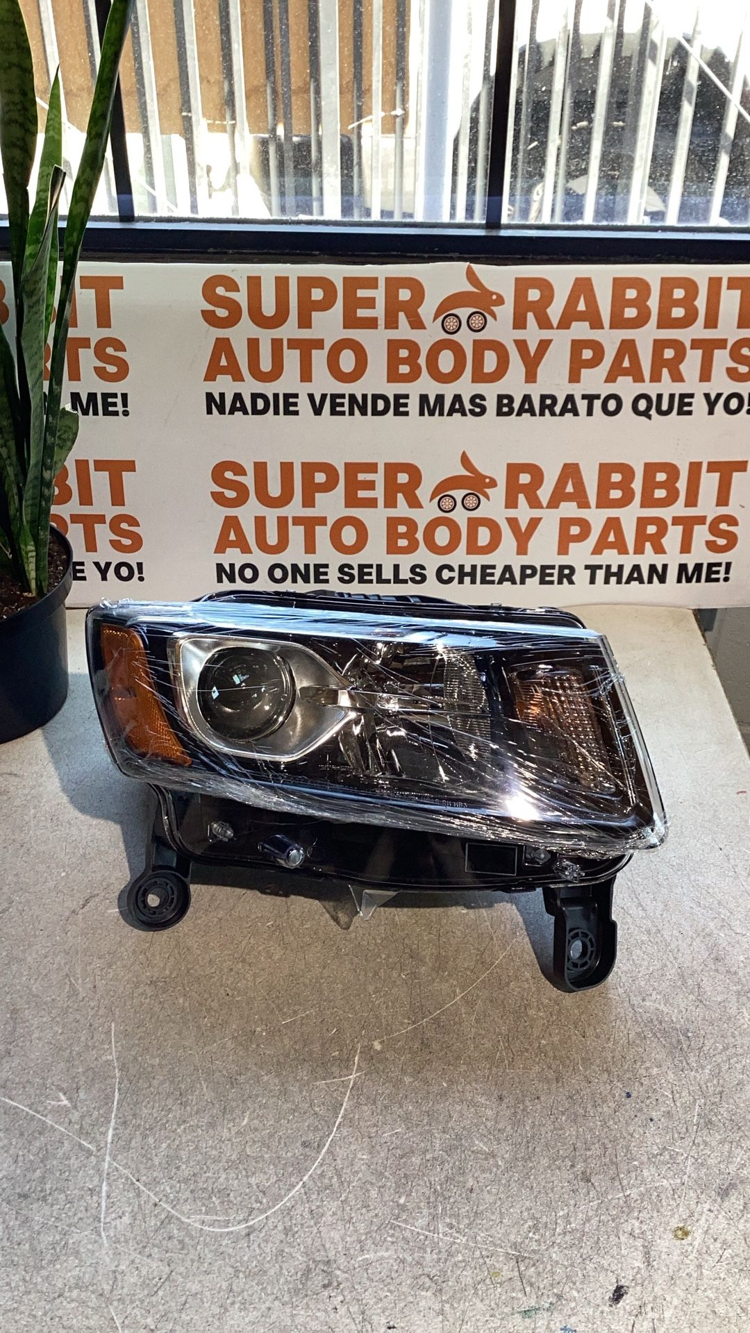 2014 Grand Cherokee Passenger Headlight AFTERMARKET Open Box 😮💨 2016