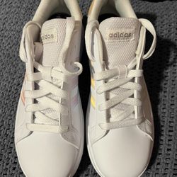 Girls Adidas In A Size 4 