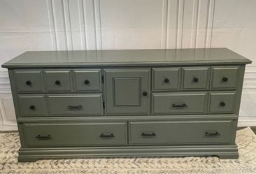 Dresser/Buffet/TV Cabinet