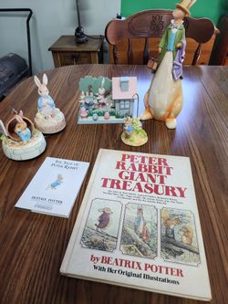 Vintage Peter Rabbit Collection With Musical Figurines 