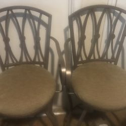 Set De Dos Sillas Altas Muy Buena Condición 