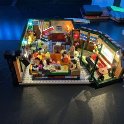 Lego Friends Central Perk 2139 (Retired)