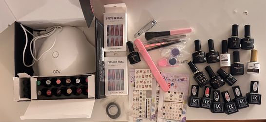 Gel manicure kit with lamp