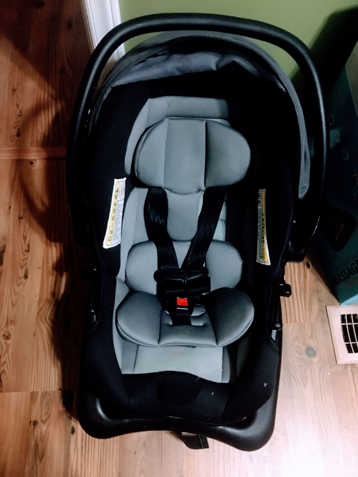 Infant  Car seat $50 Up To 35 Lbs With Base   Free Delivery Or Pickup