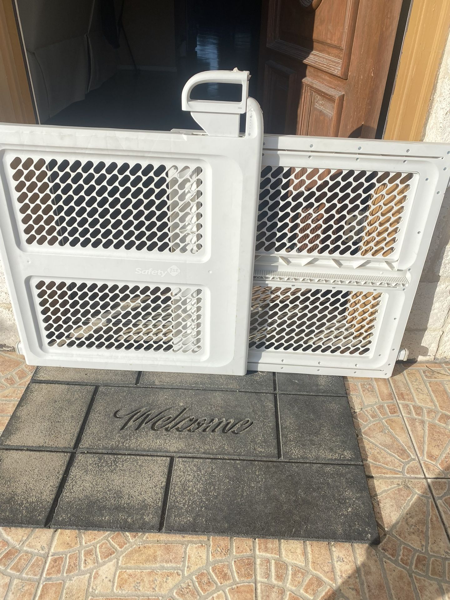 plastic gate 
