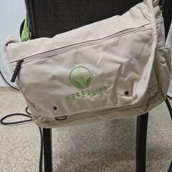 🌿 Rare Herbalife Nutrition Messenger Bag – Collector’s Item – $250 (Brand New)