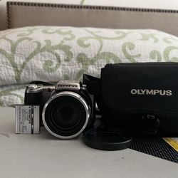 Olympus SP Series SP-800UZ 14.0MP Digital Camera