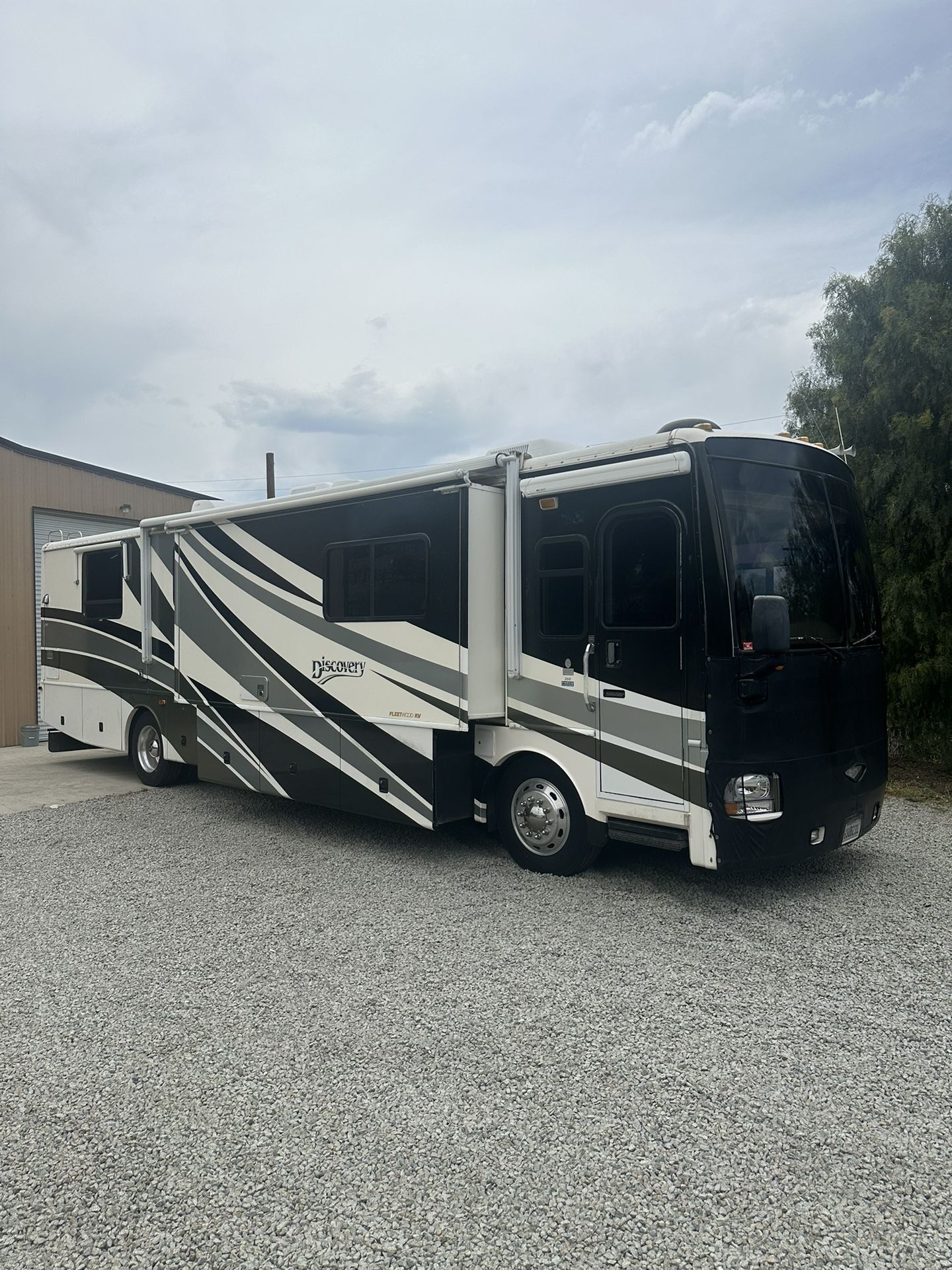 2004 Fleetwood Discovery Diesel