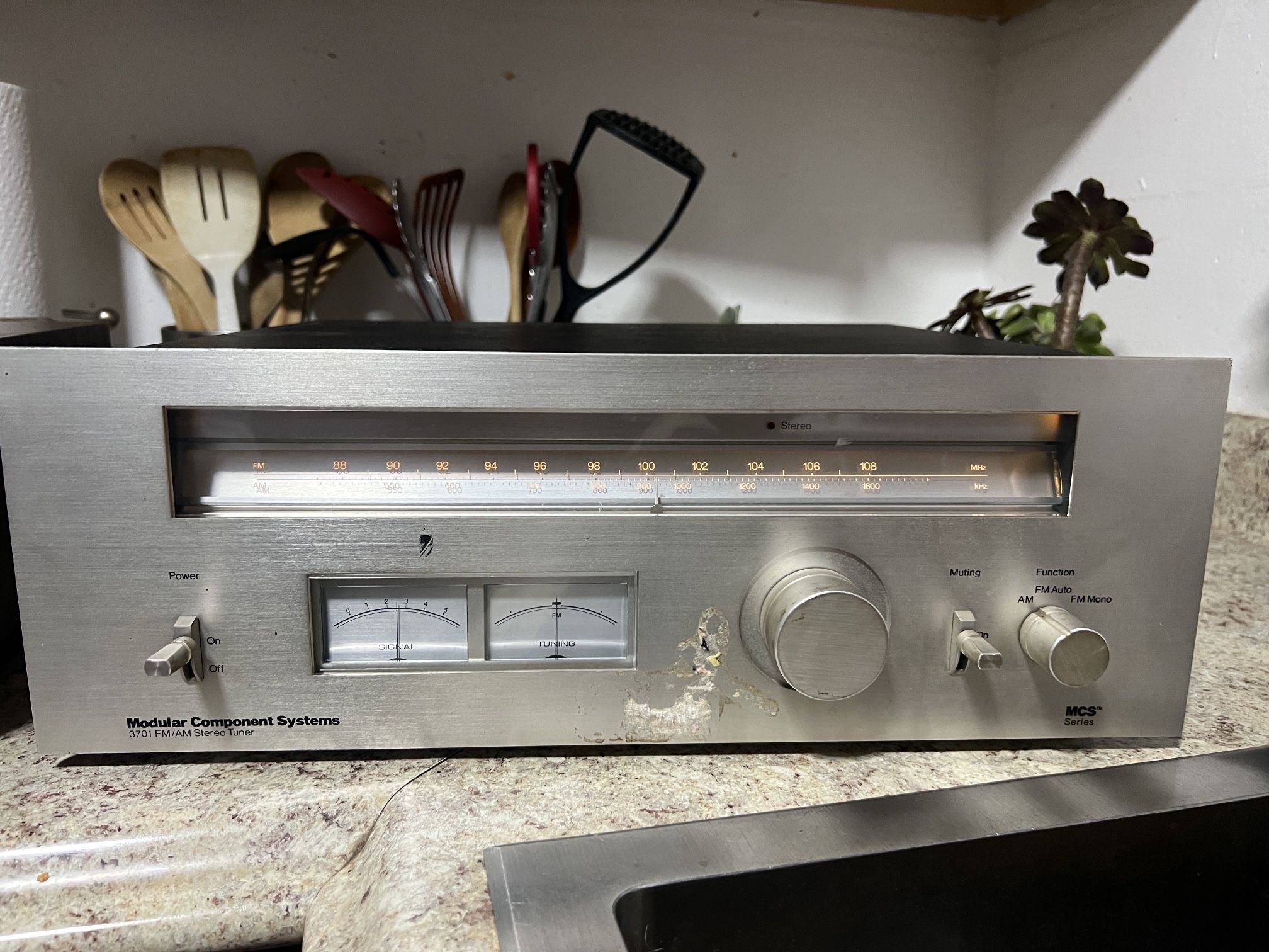 MCS (Modular Component Systems) 3701 FM/AM Stereo Tuner