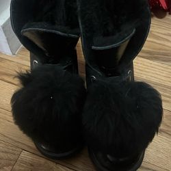 Black fur UGGs size 7