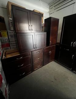 Kitchen Cabinets In Good Condition