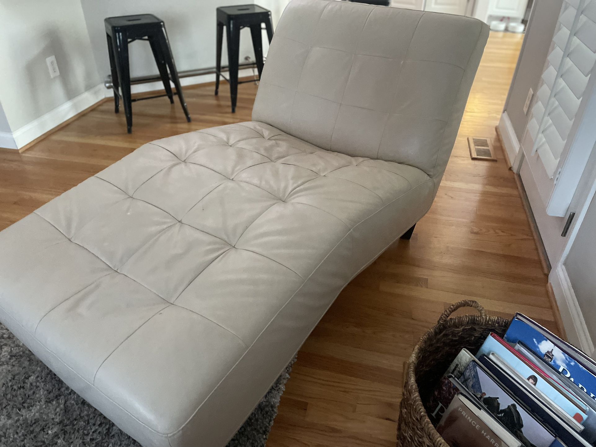 Chaise Leather Lounge With End Table 