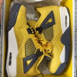 Size 10 Retro Jordan 4 Lightning (2021)