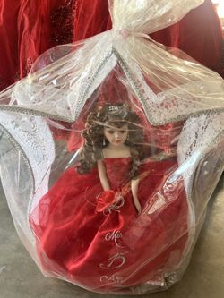 Quinceñera Doll and Crinoline