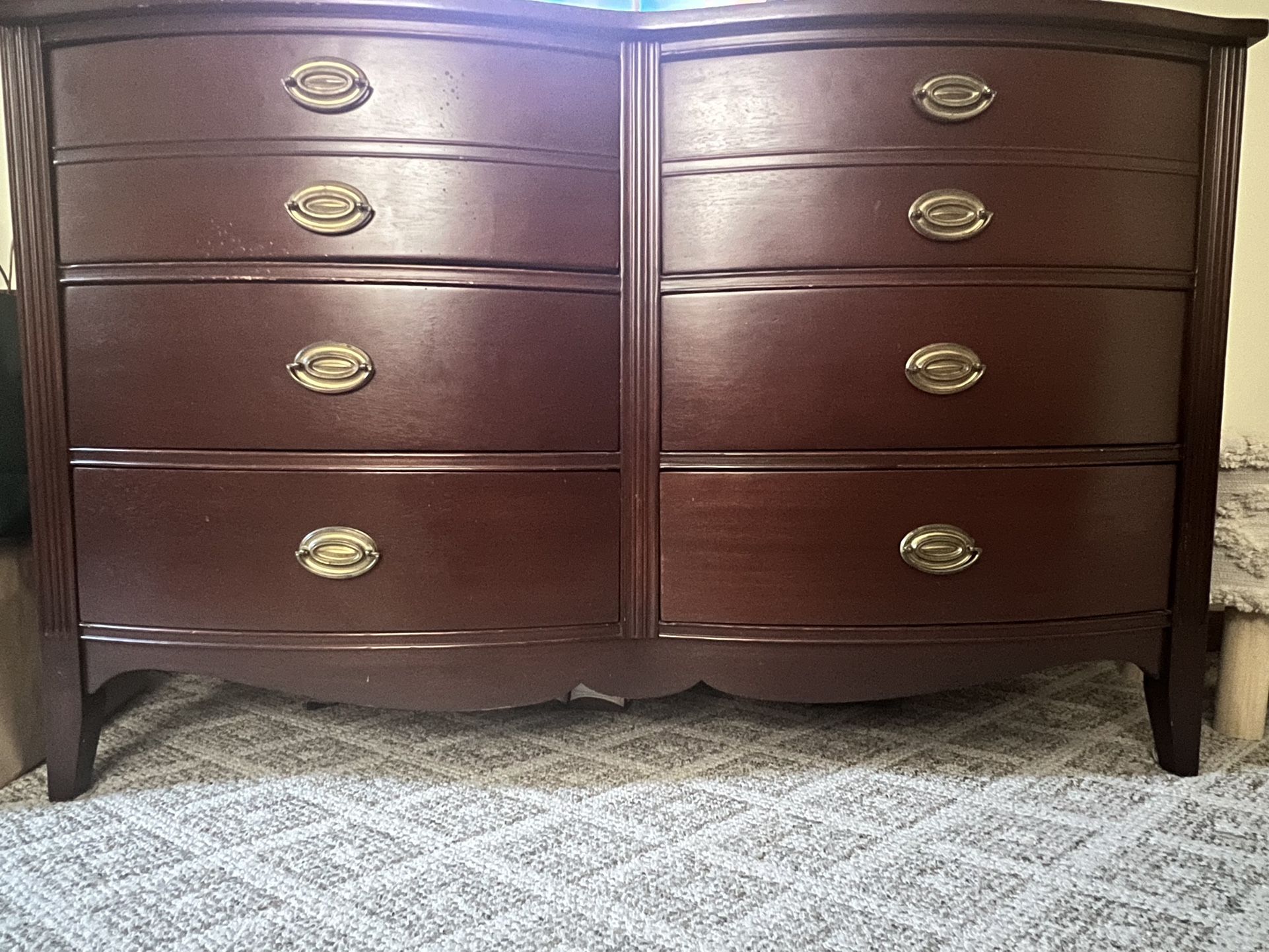 Vintage Dresser Queen Anne/Federal Style 